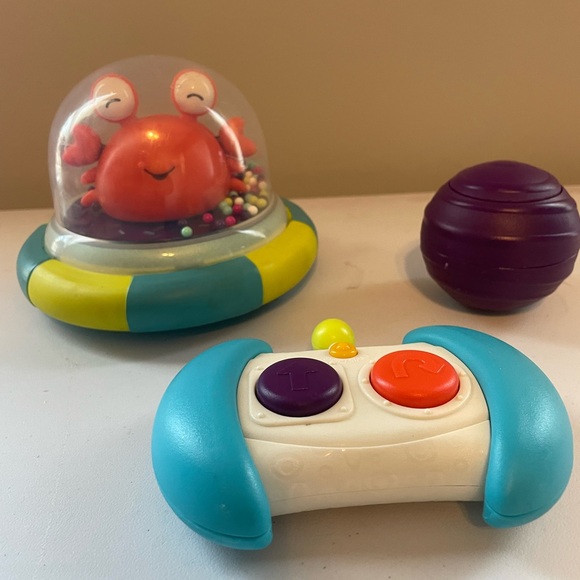B. Toys Other - B. Toys remote control bumper Alien Sapceship
